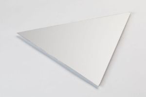 Gleichschenkliges Dreieck aus Aluminiumblech, eloxiert silber, Stärke 1,5 mm