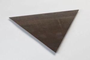Gleichschenkliges Dreieck aus Cortenstahl, Blech, Stärke 4,0 mm